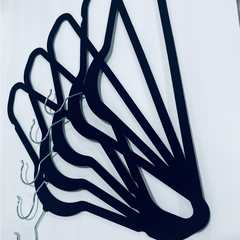 24 pk Black velvet hangers non- slip 360 degree rotatable hook.